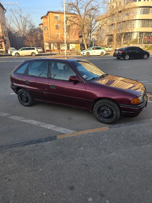 Opel Astra F 1993 · 1.6 MT