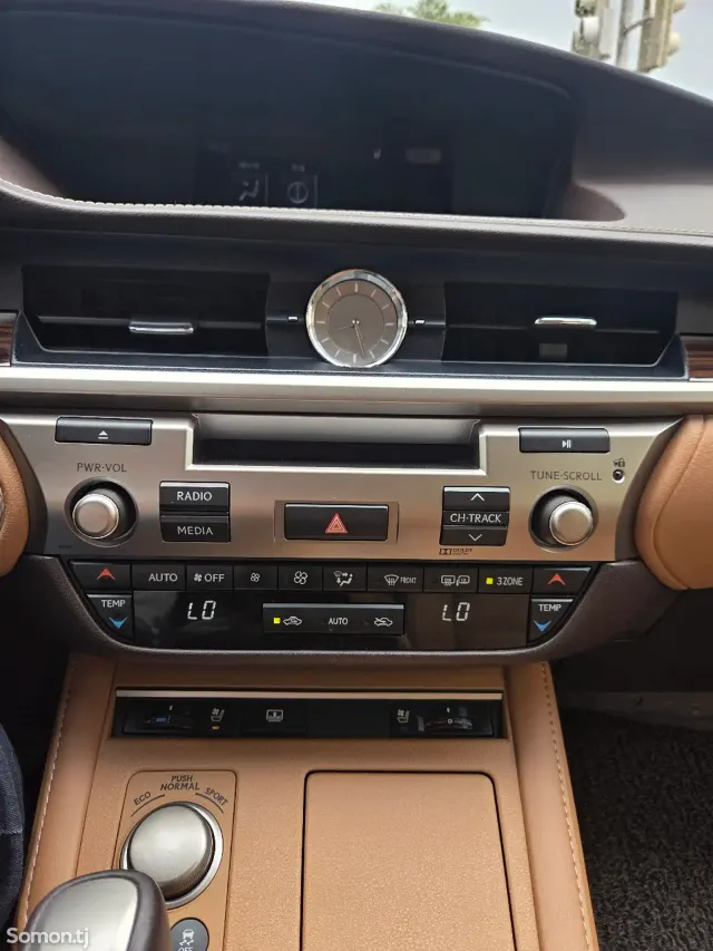Lexus ES series 2016 · 2.5 AT