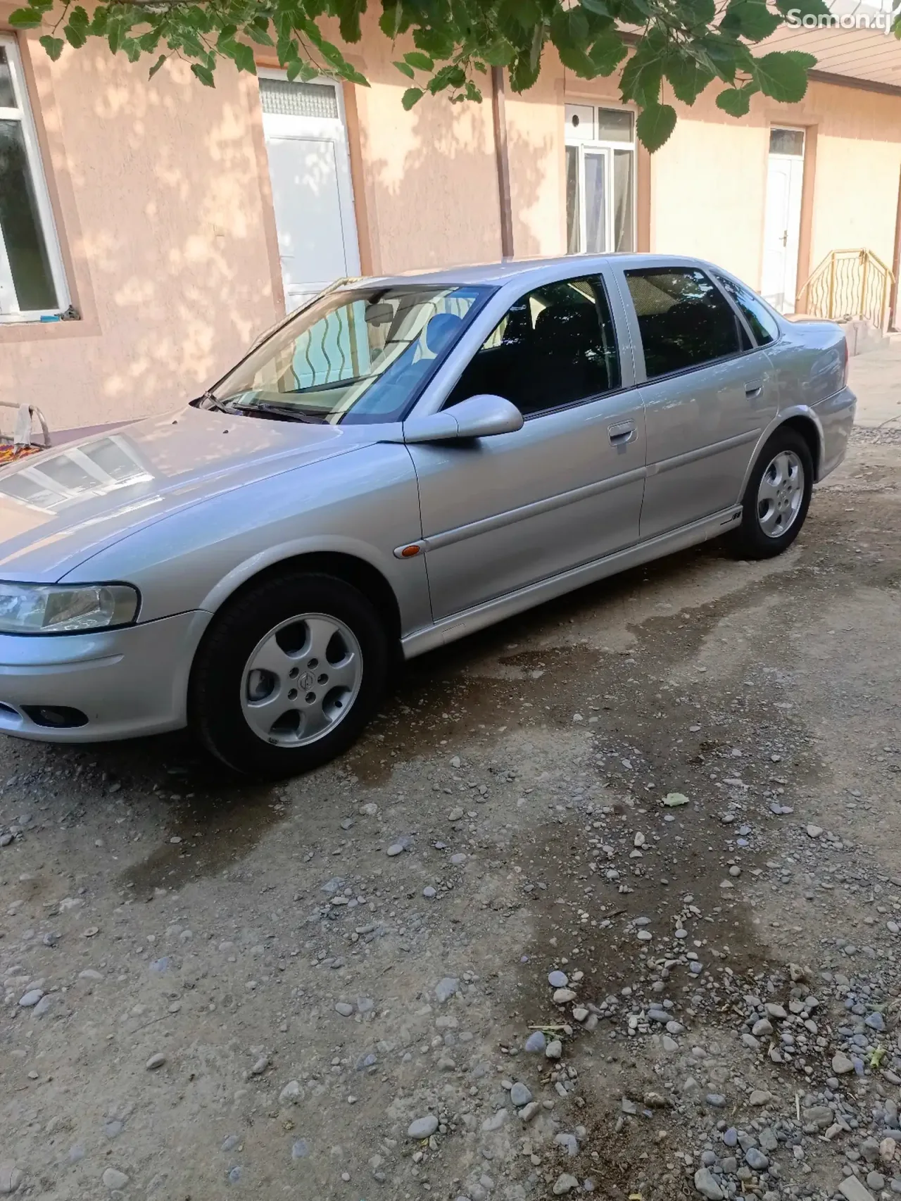 Opel Vectra B 1999 · 1.6 MT