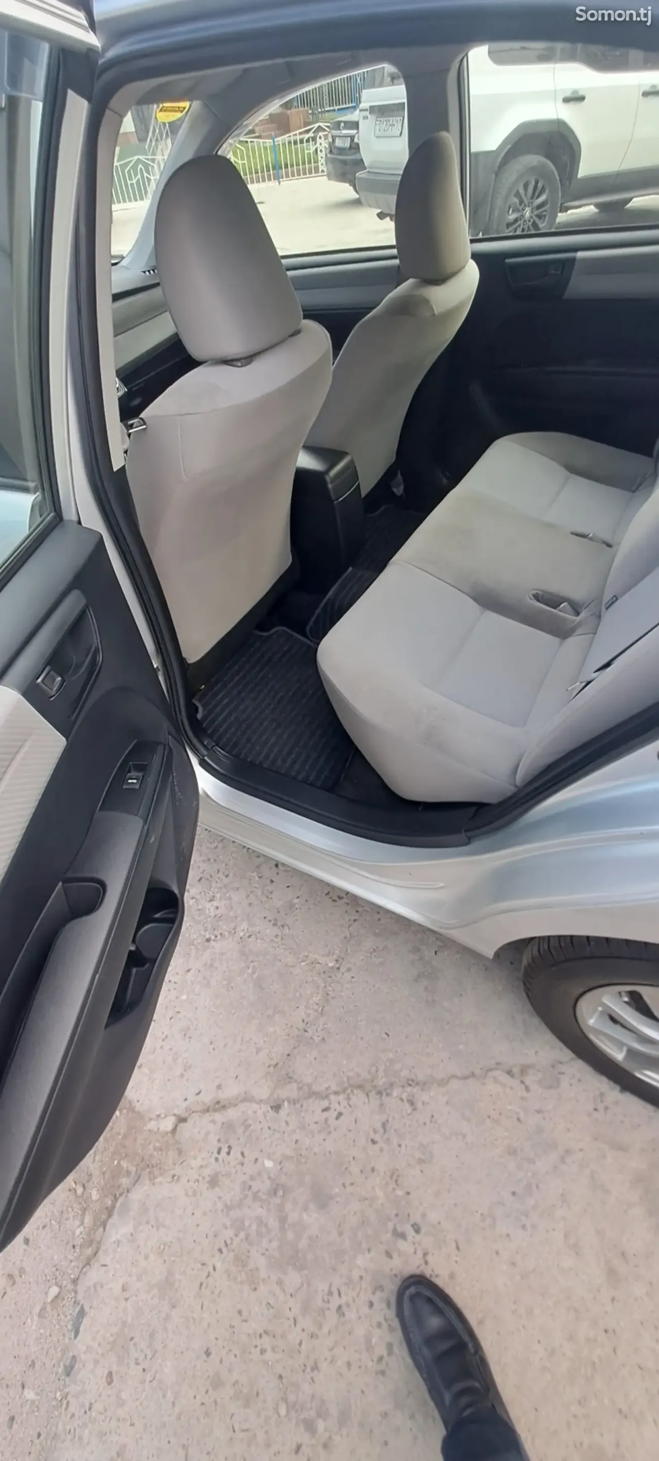 Toyota Corolla 2014 · 1.5 AT