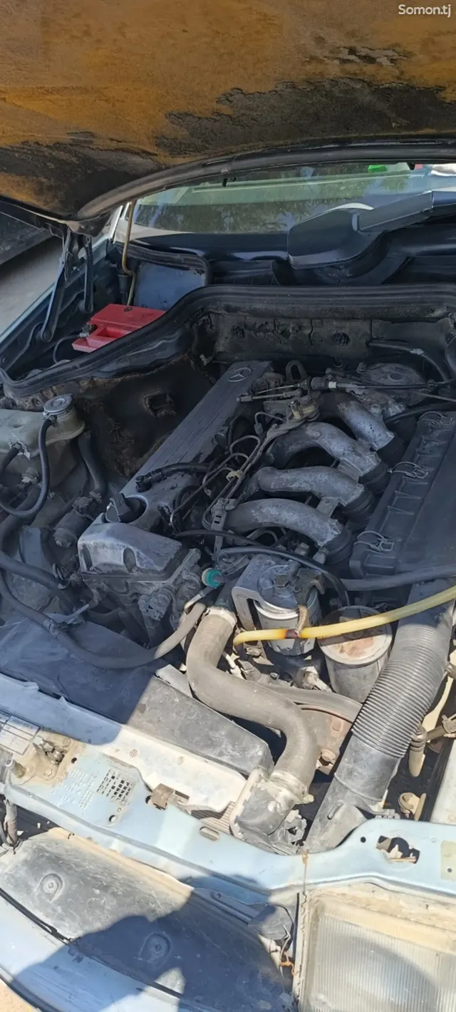 Mercedes-Benz W124 1986 · 2.5 MT