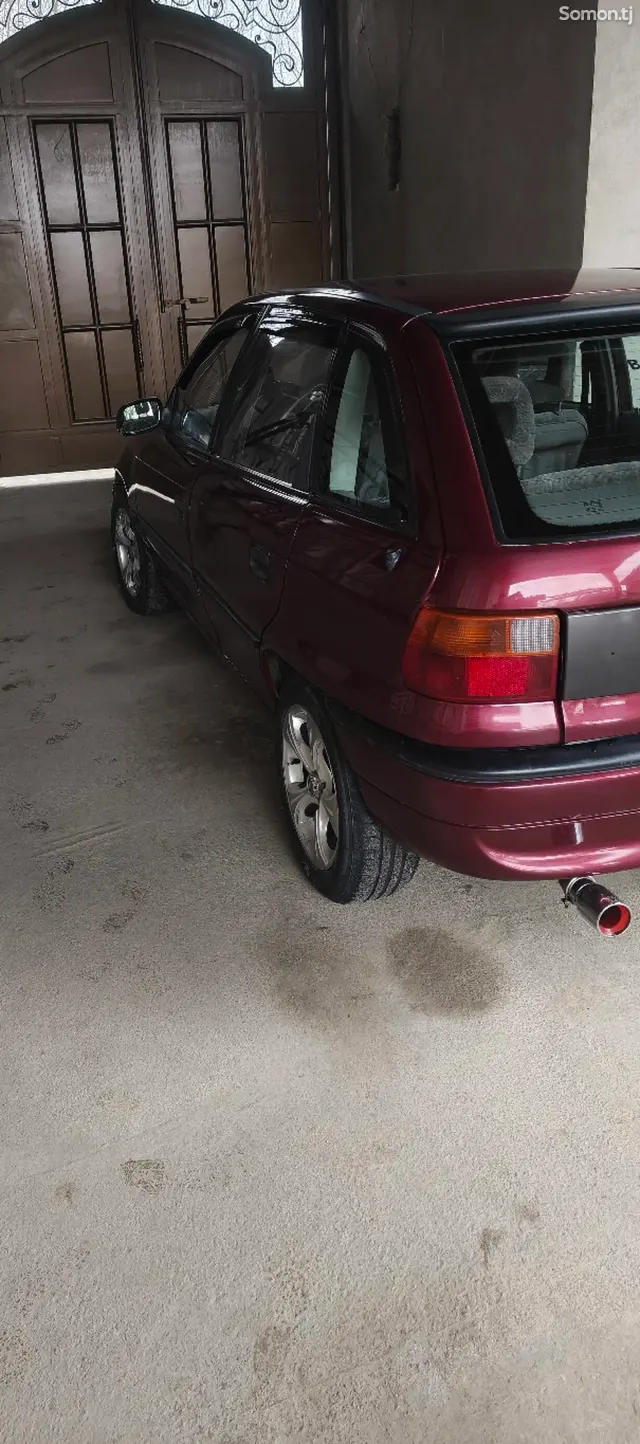 Opel Astra F 1994 · 1.6 MT