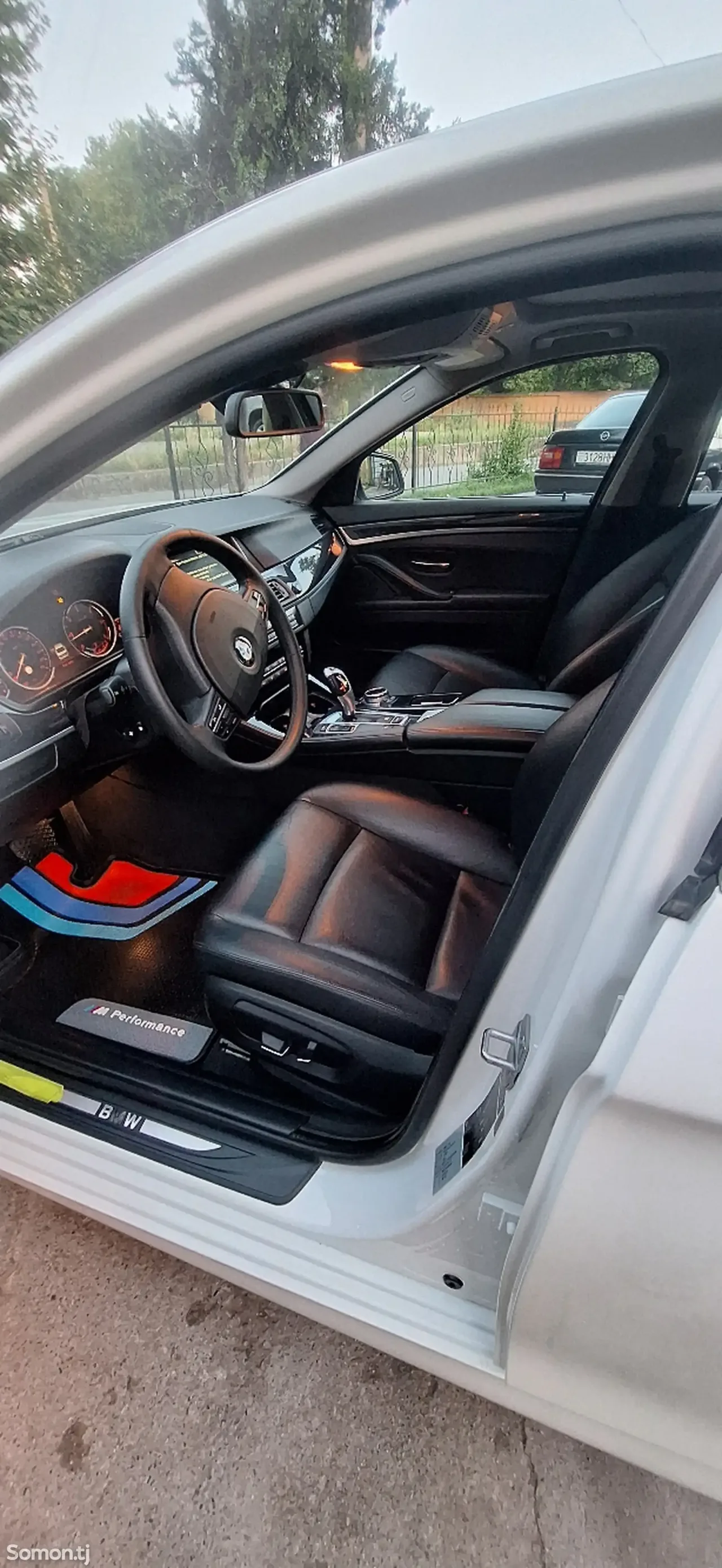 BMW 5 series 2015 · 2.0 AT