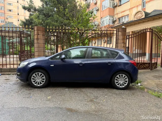 Opel Astra J 2014 · 1.6 MT