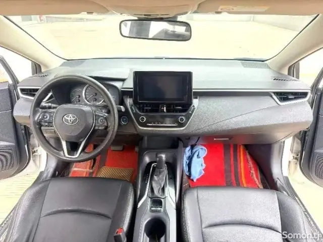 Toyota Camry 2021 · 1.8 AT