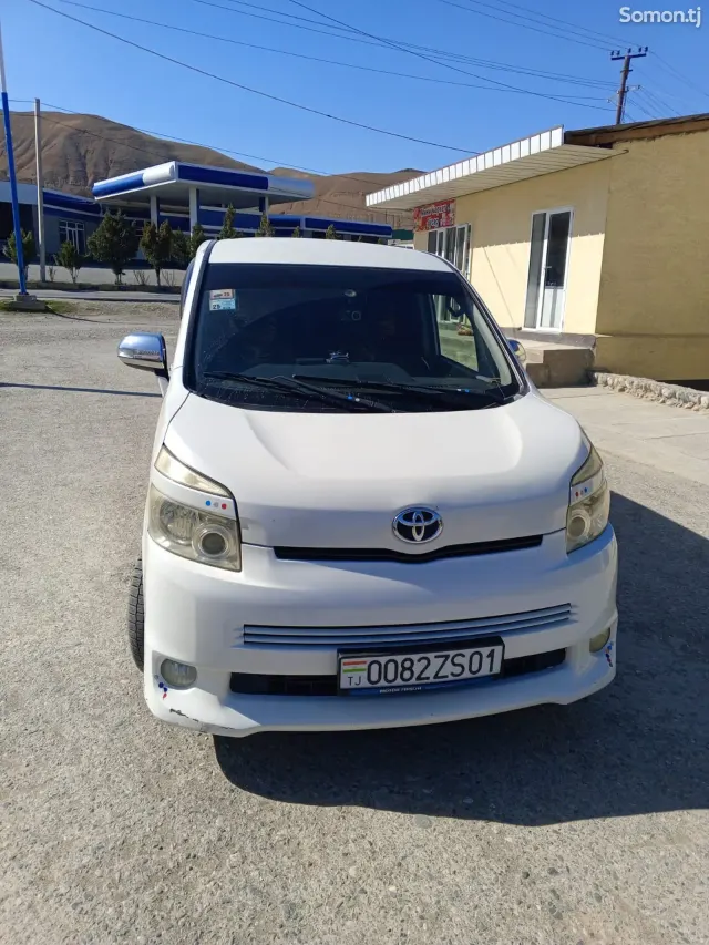 Toyota Voxy 2009 · 2.0 AT