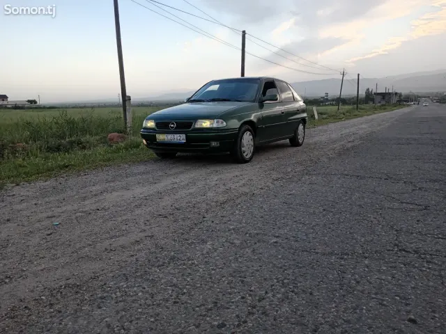 Opel Astra F 1997 · 1.6 MT