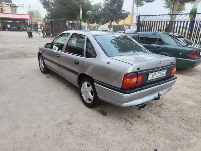 Opel Vectra A 1995 · 1.6 MT