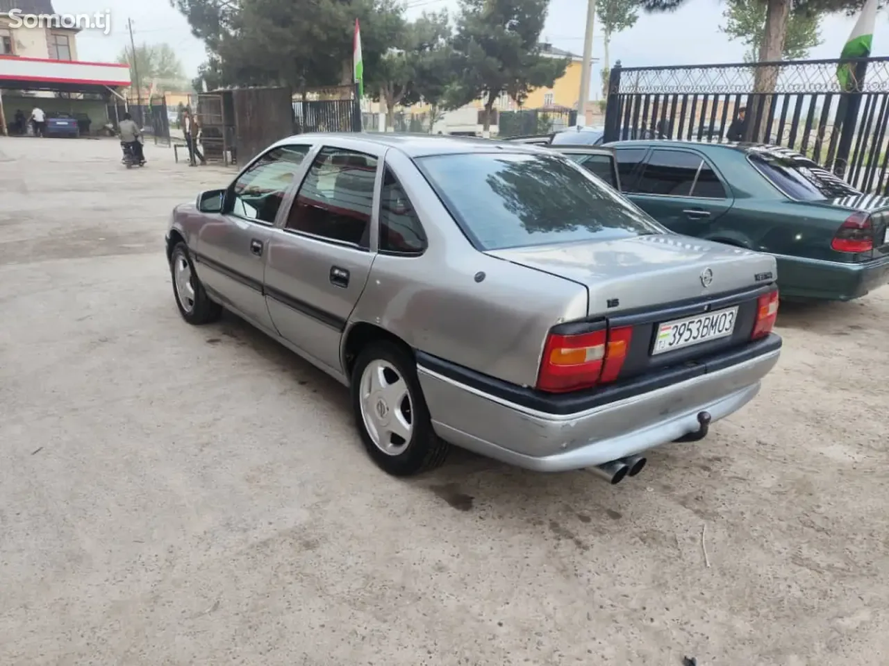 Opel Vectra A 1995 · 1.6 MT