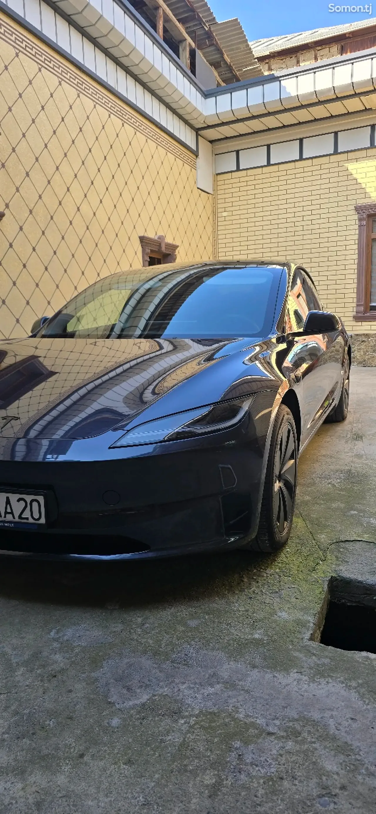 Tesla Model 3 2025 · AT