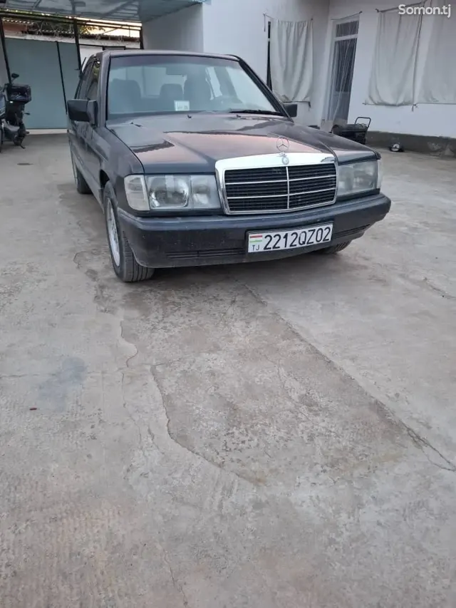 Mercedes-Benz W201 1989 · 2.0 MT