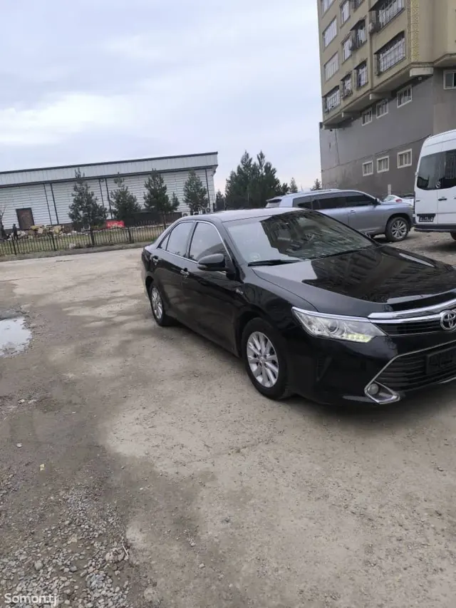 Toyota Camry 2015 · 2.0 AT
