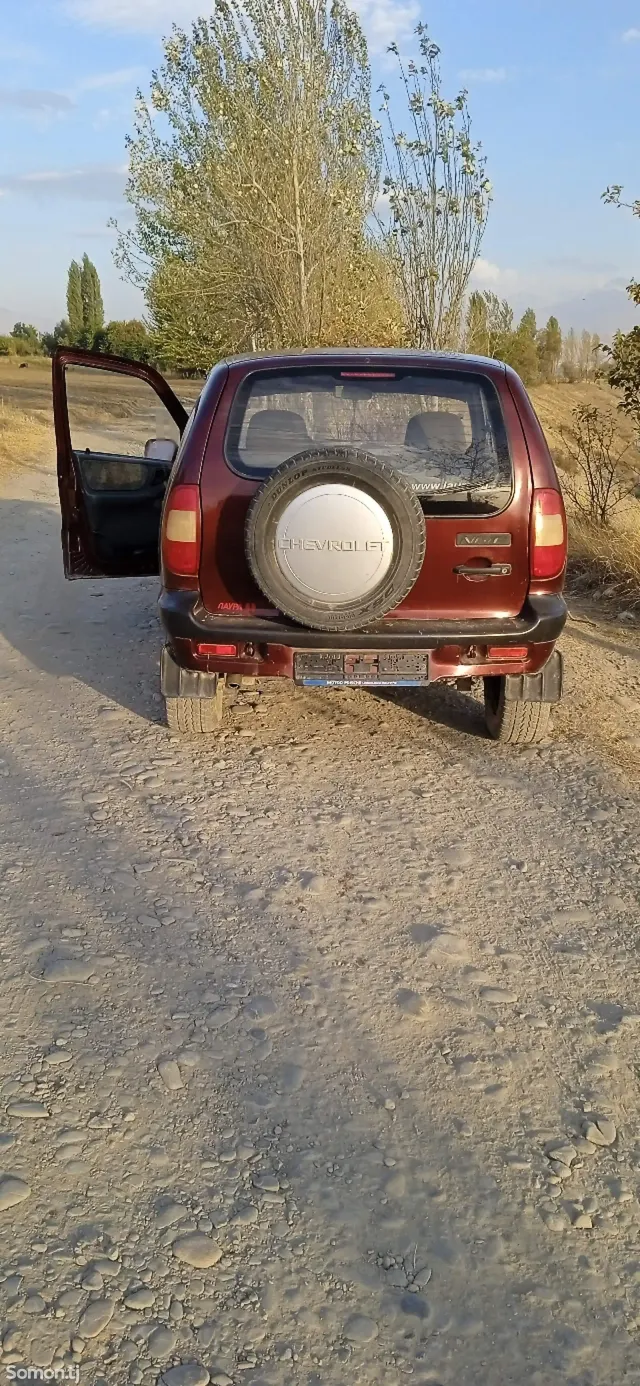 Chevrolet Niva 2004 · 1.6 MT