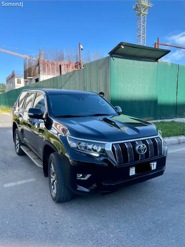 Toyota Land Cruiser Prado 2022 · 2.8 AT
