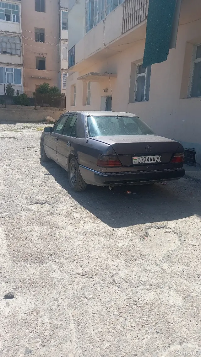 Mercedes-Benz W124 1993 · 2.0 MT