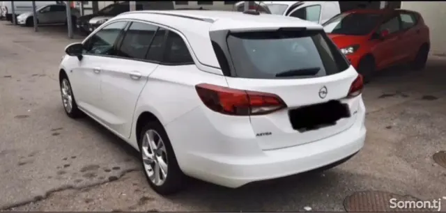 Opel Astra K 2018 · 1.6 MT