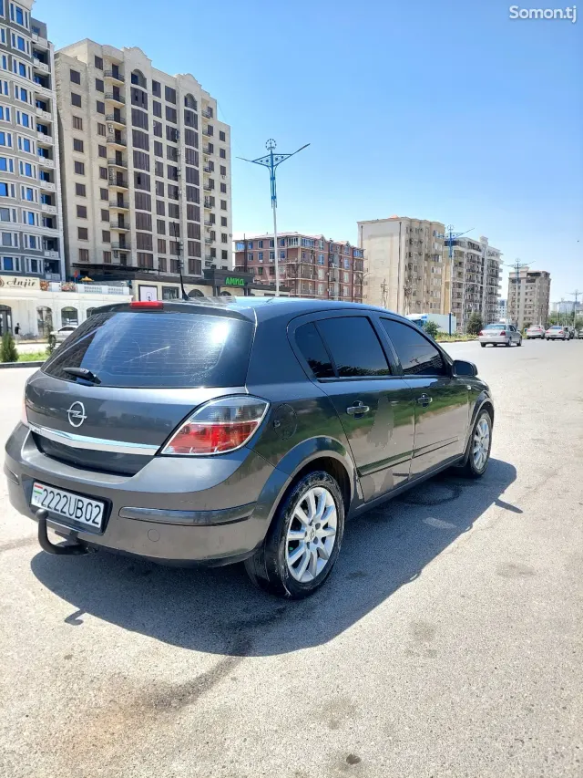 Opel Astra H 2009 · 1.4 MT