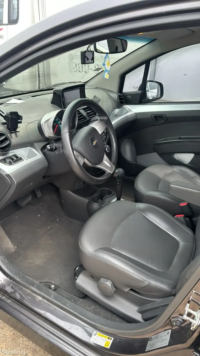 Chevrolet Spark 2014 · 1.1 AT