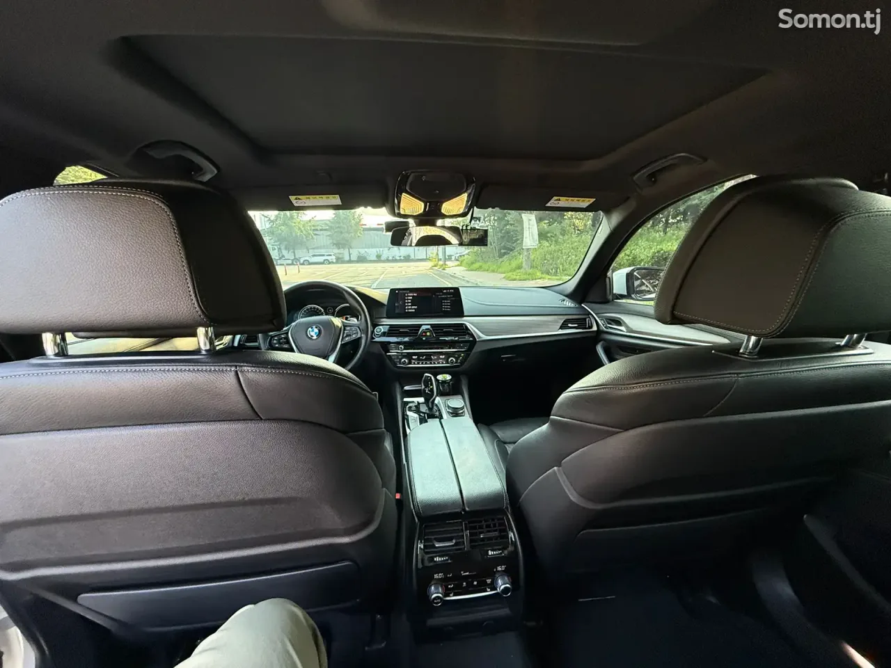 BMW 5 series 2017 · AT