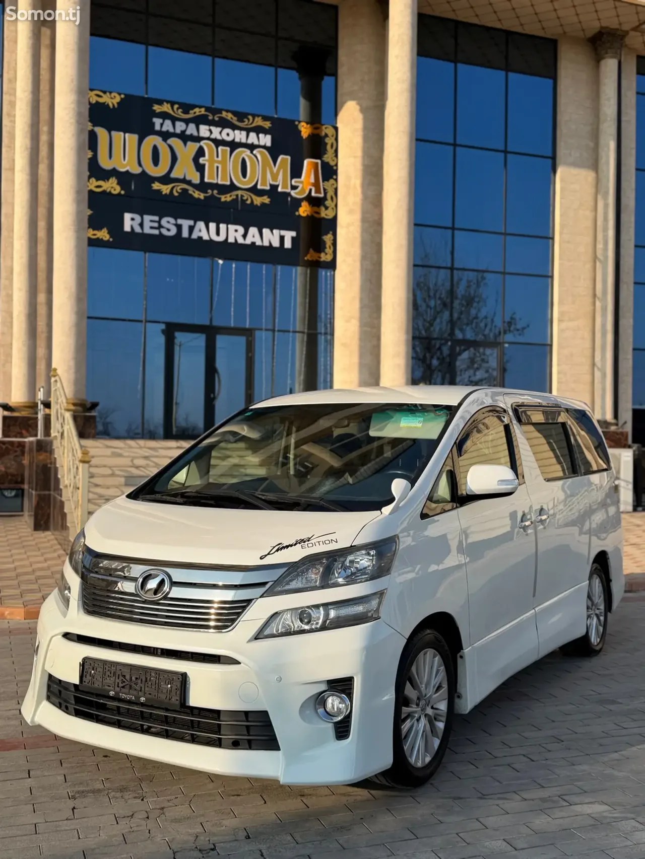 Toyota Vellfire 2014 · 2.4 AT