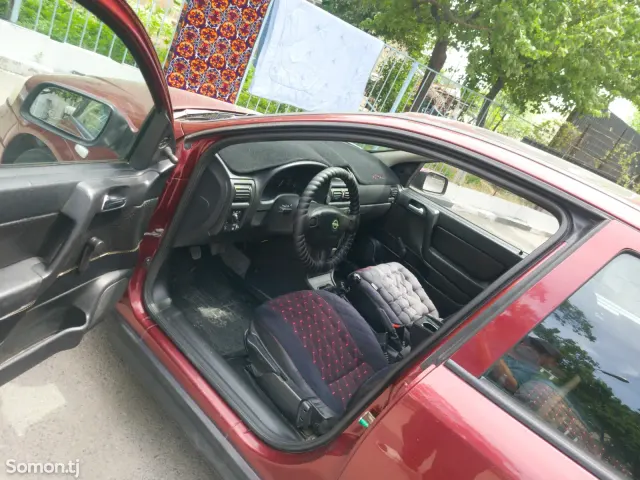 Opel Astra G 1998 · 1.6 MT