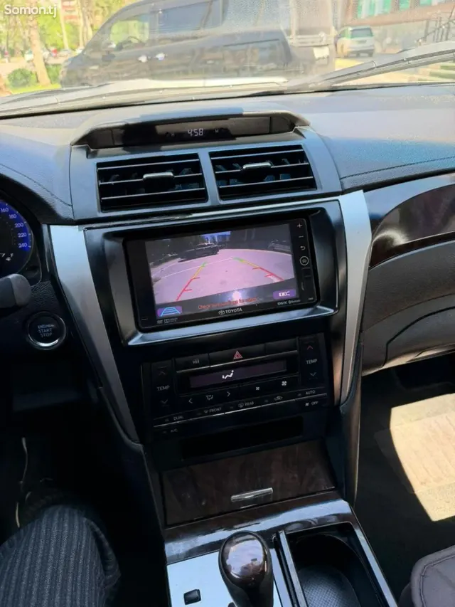 Toyota Camry 2015 · 2.0 AT