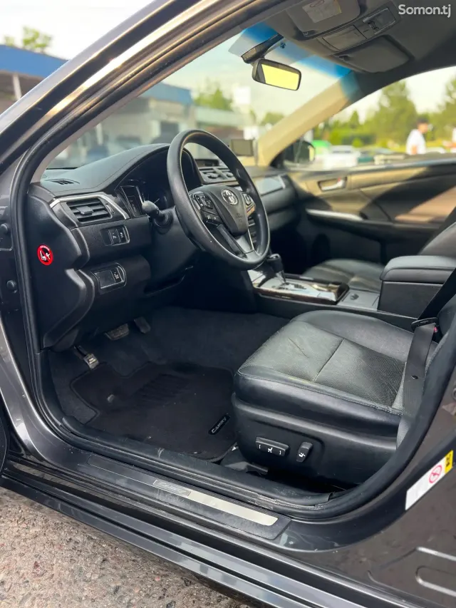 Toyota Camry 2017 · 2.0 AT