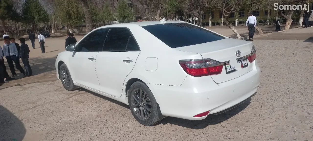 Toyota Camry 2015 · 2.0 AT
