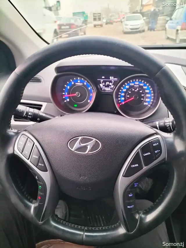 Hyundai Elantra 2016 · 1.8 AT