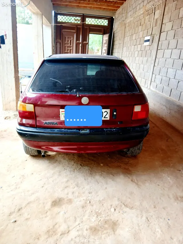 Opel Astra F 1991 · 1.6 MT