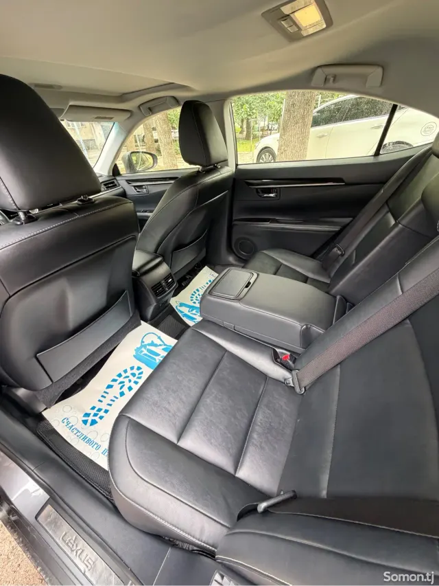 Lexus ES series 2014 · 2.5 AT