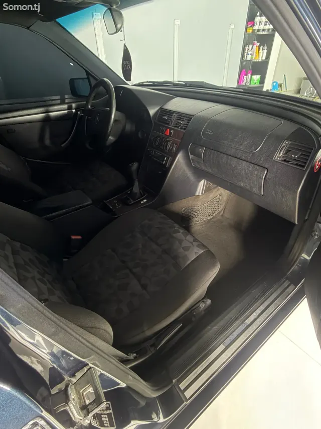Mercedes-Benz C class 2000 · 1.8 MT