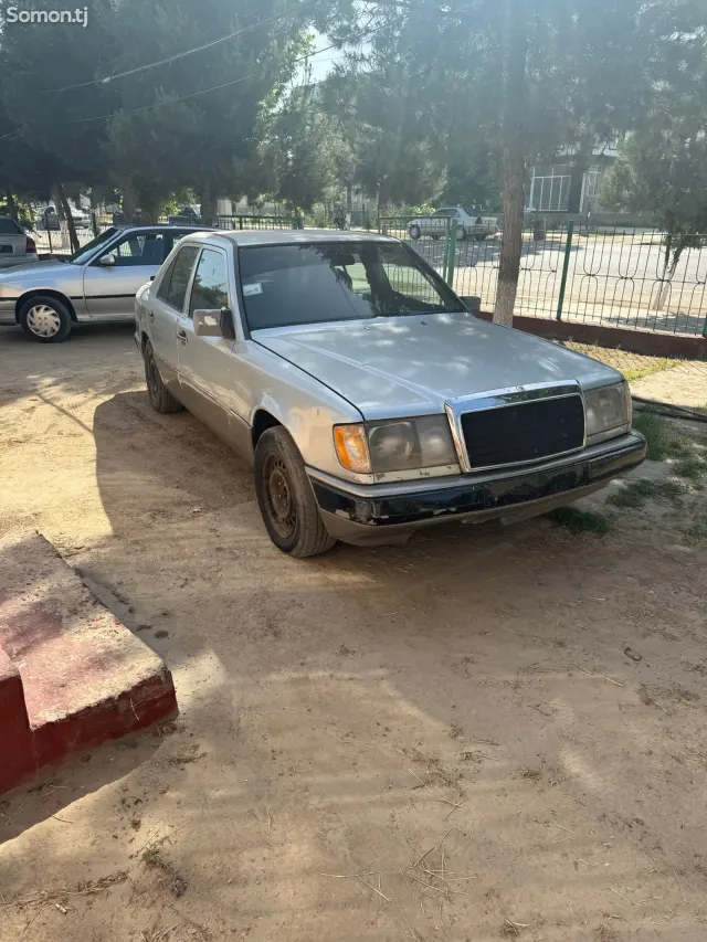 Mercedes-Benz W124 1993 · 1.8 MT