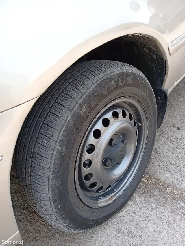 Daewoo Nexia 1995 · 1.6 MT
