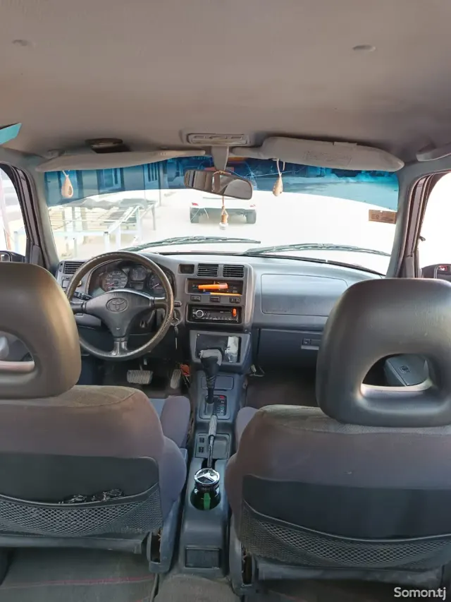 Toyota RAV 4 1995 · 1.8 AT
