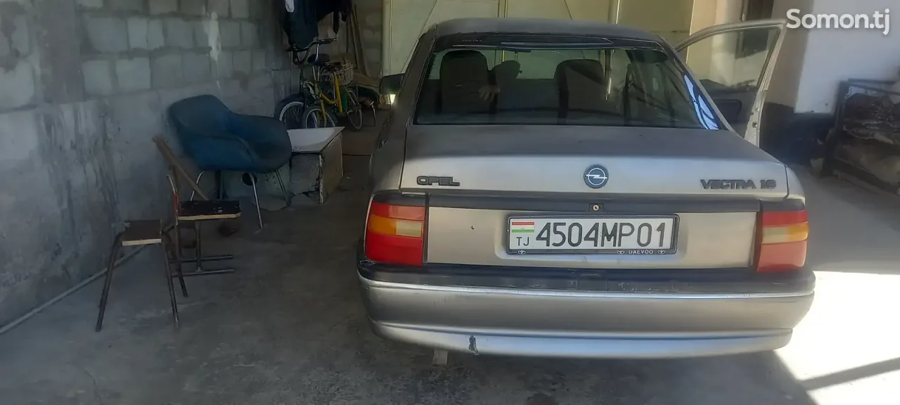 Opel Vectra A 1993 · 1.6 MT