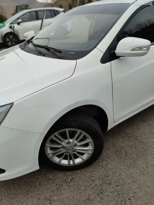 BYD E5 2019 · AT