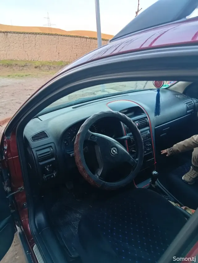 Opel Astra G 1999 · 1.6 MT