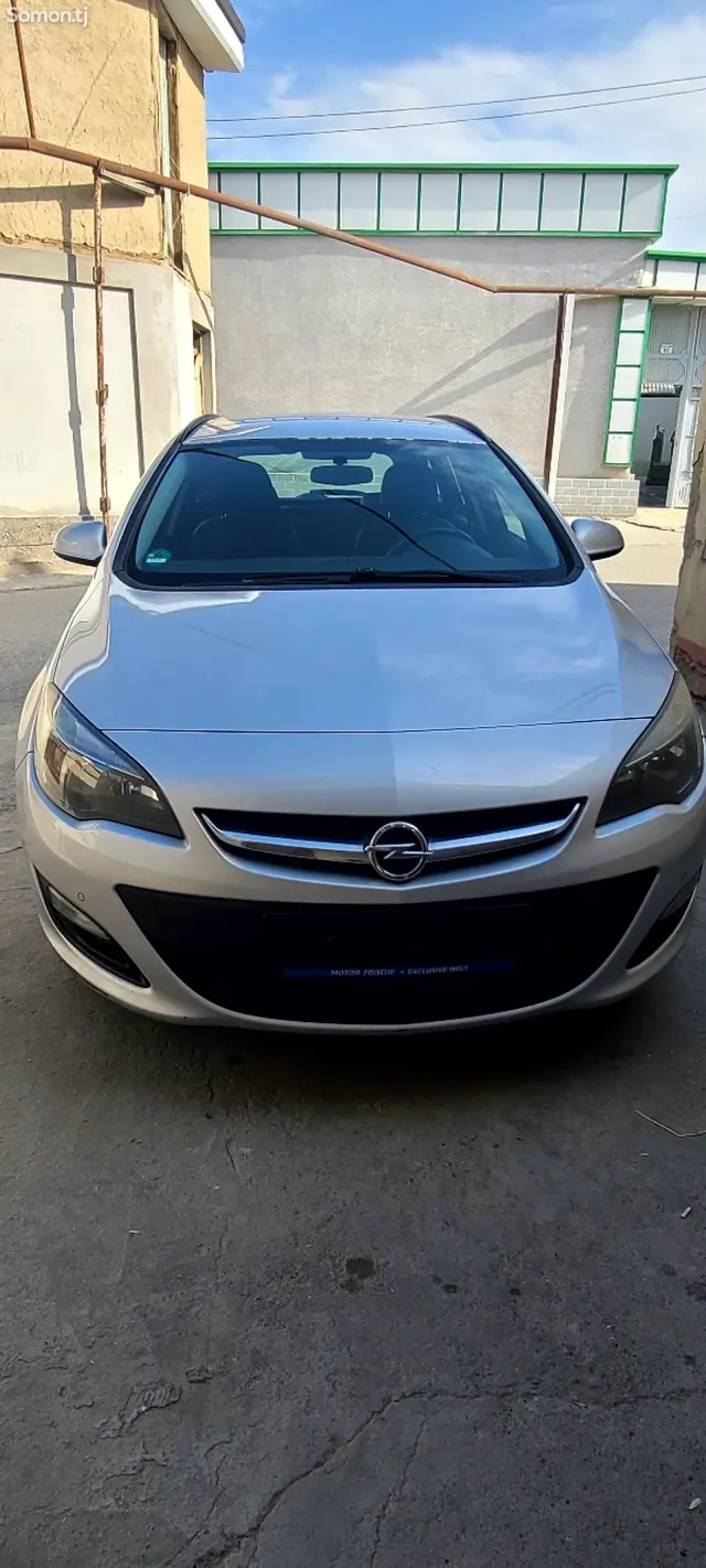 Opel Astra J 2015 · 1.4 AT