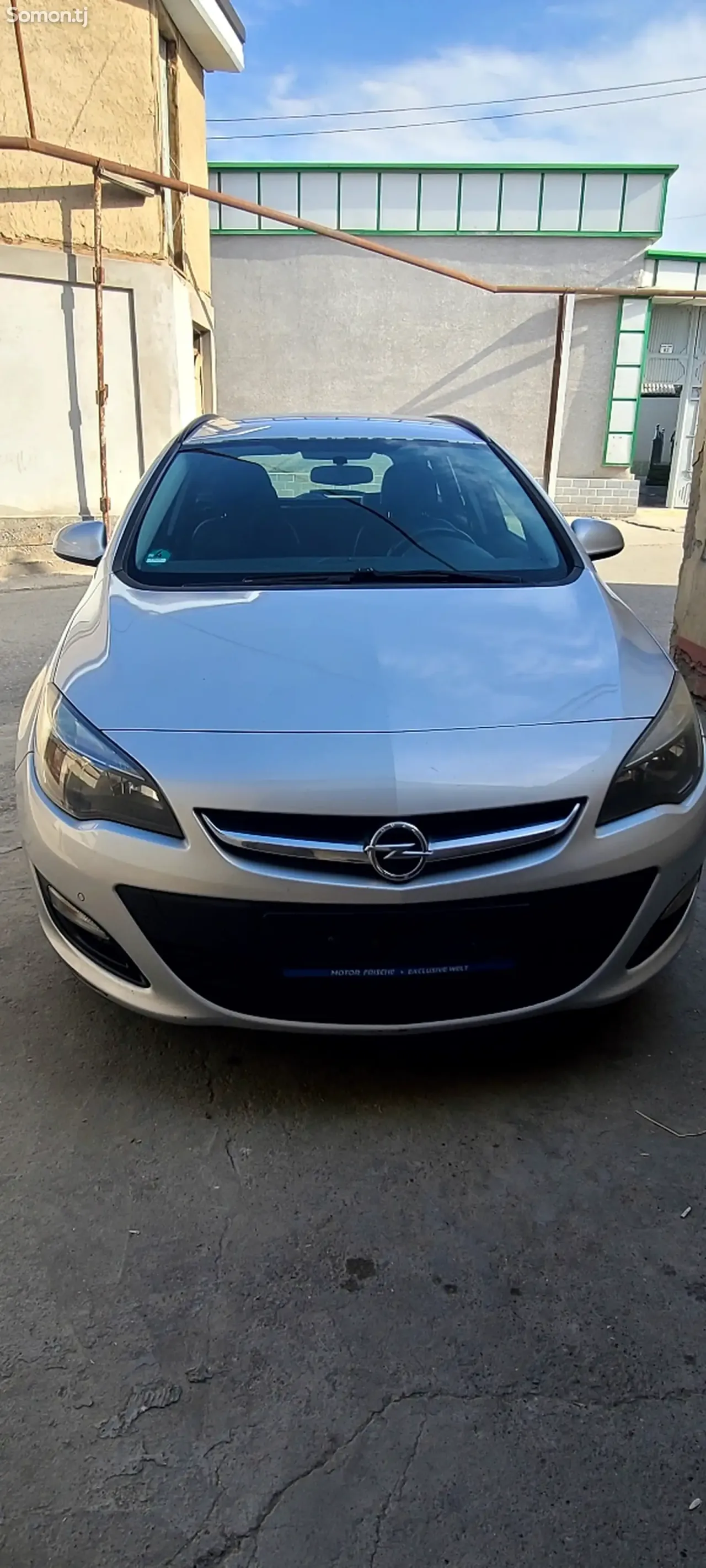 Opel Astra J 2015 · 1.4 AT