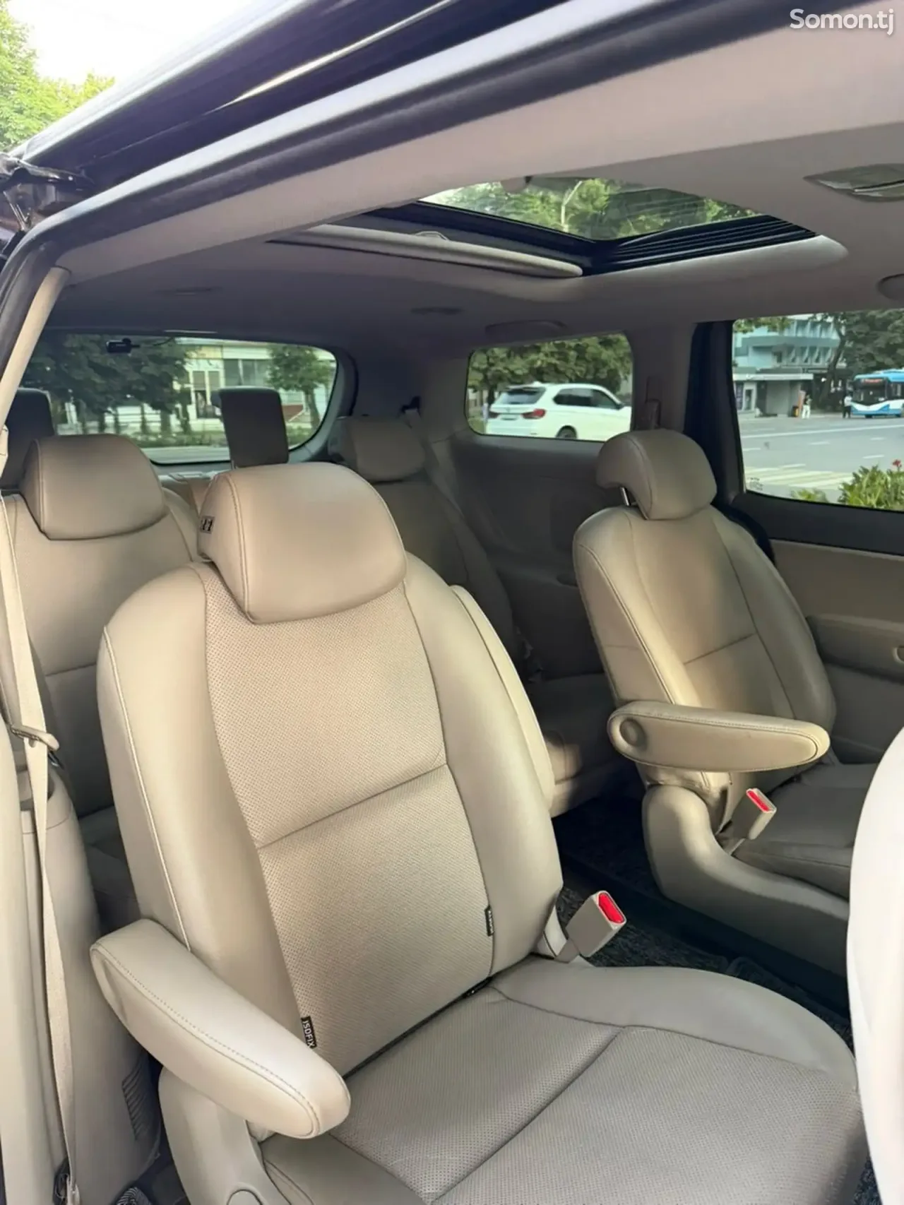 Kia Carnival 2014 · 2.2 AT