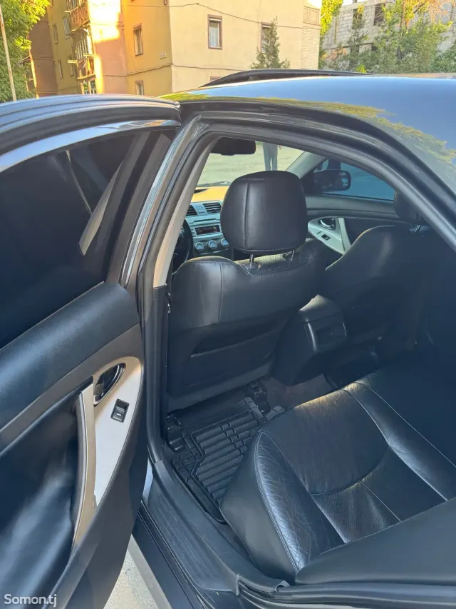 Toyota Camry 2011 · 2.5 AT