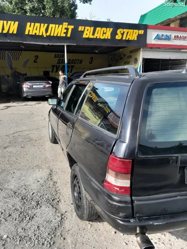 Opel Astra F 1994 · 1.6 MT