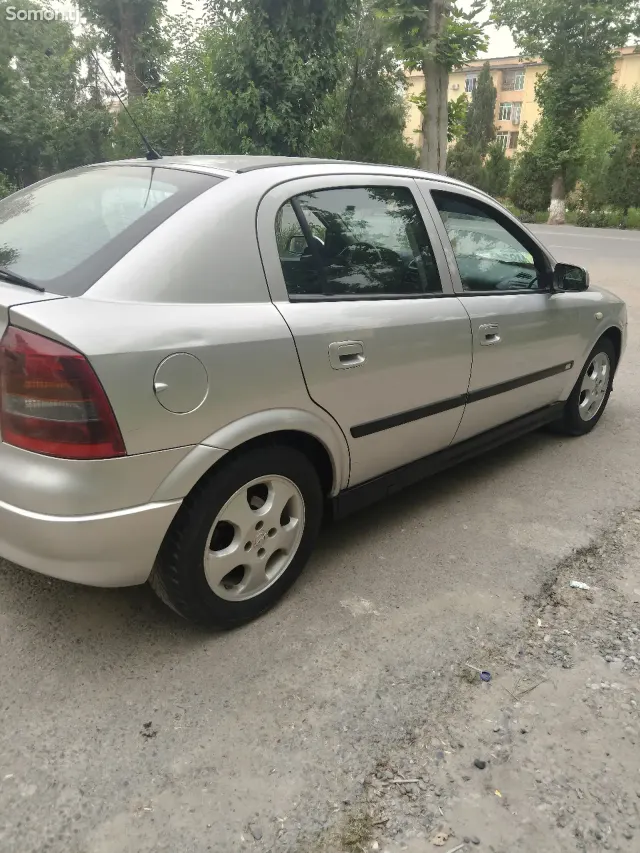 Opel Astra G 1998 · 1.6 MT