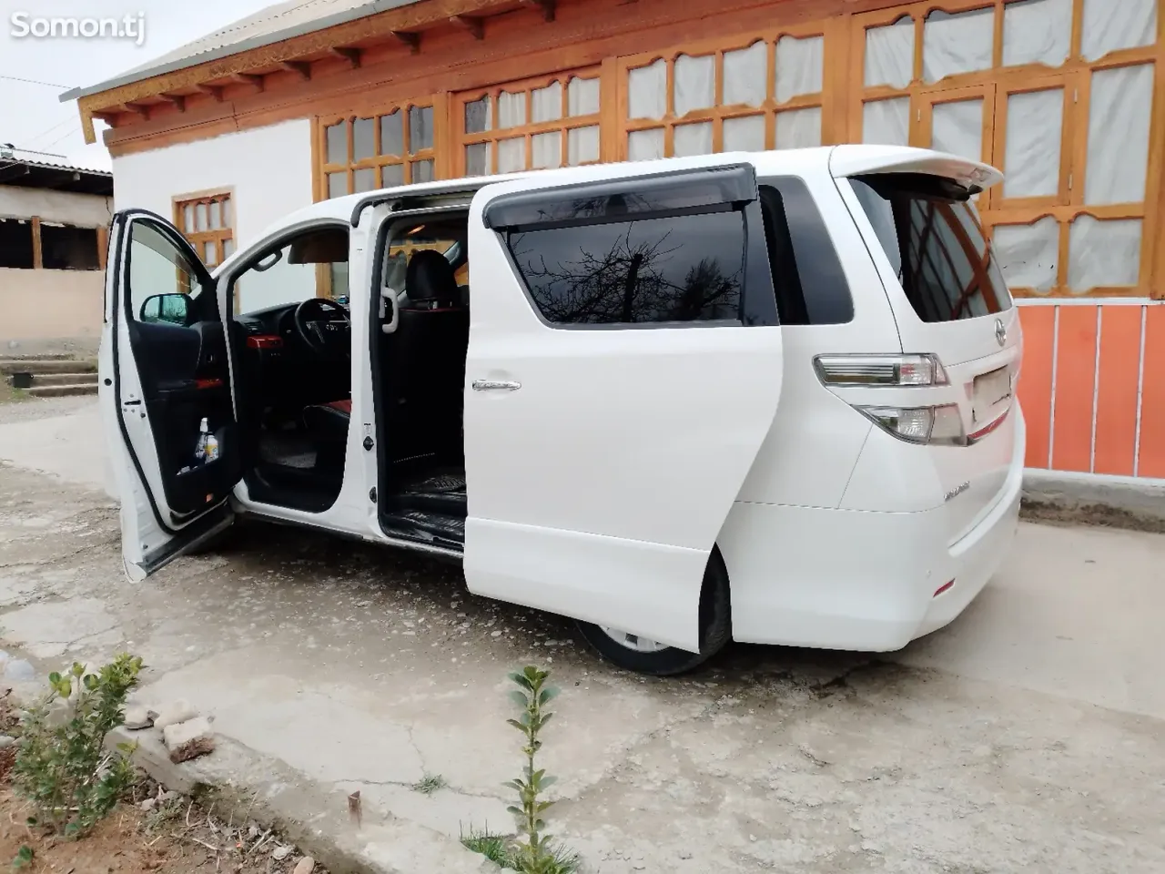 Toyota Vellfire 2014 · 2.4 AT