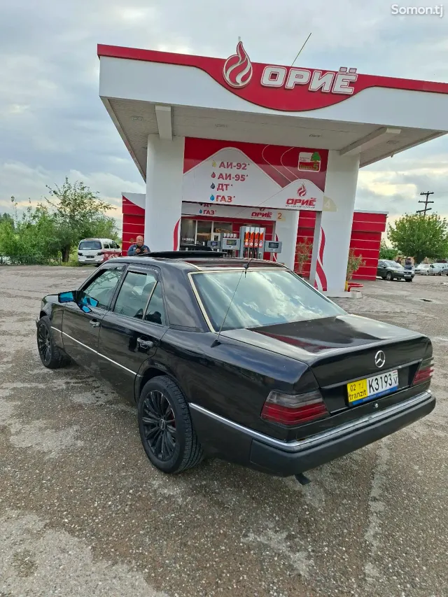 Mercedes-Benz W124 1991 · 2.5 MT