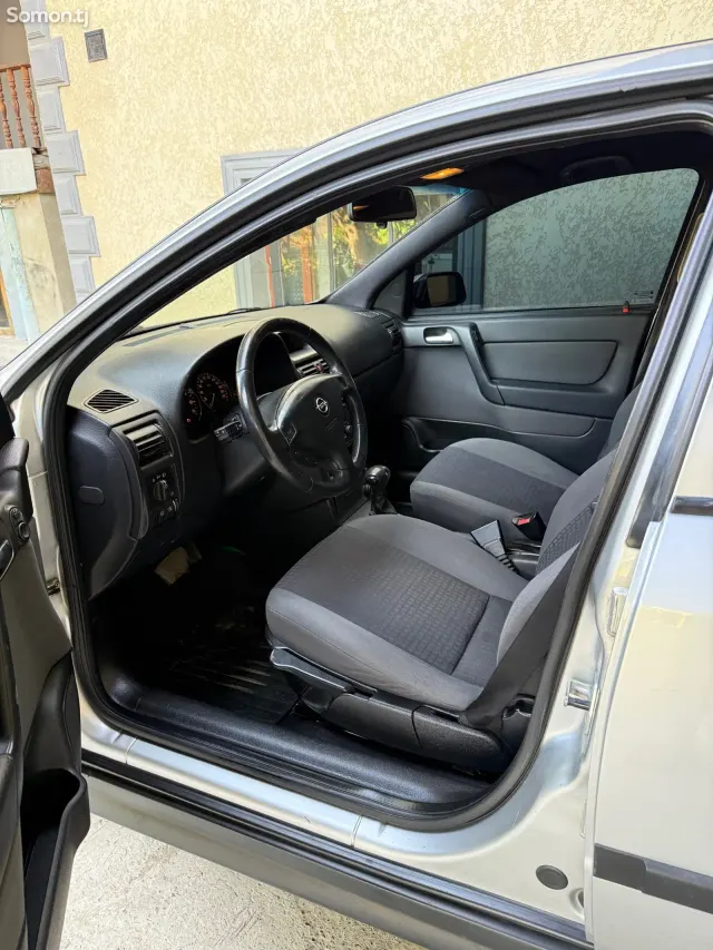 Opel Astra G 2004 · 1.6 AT