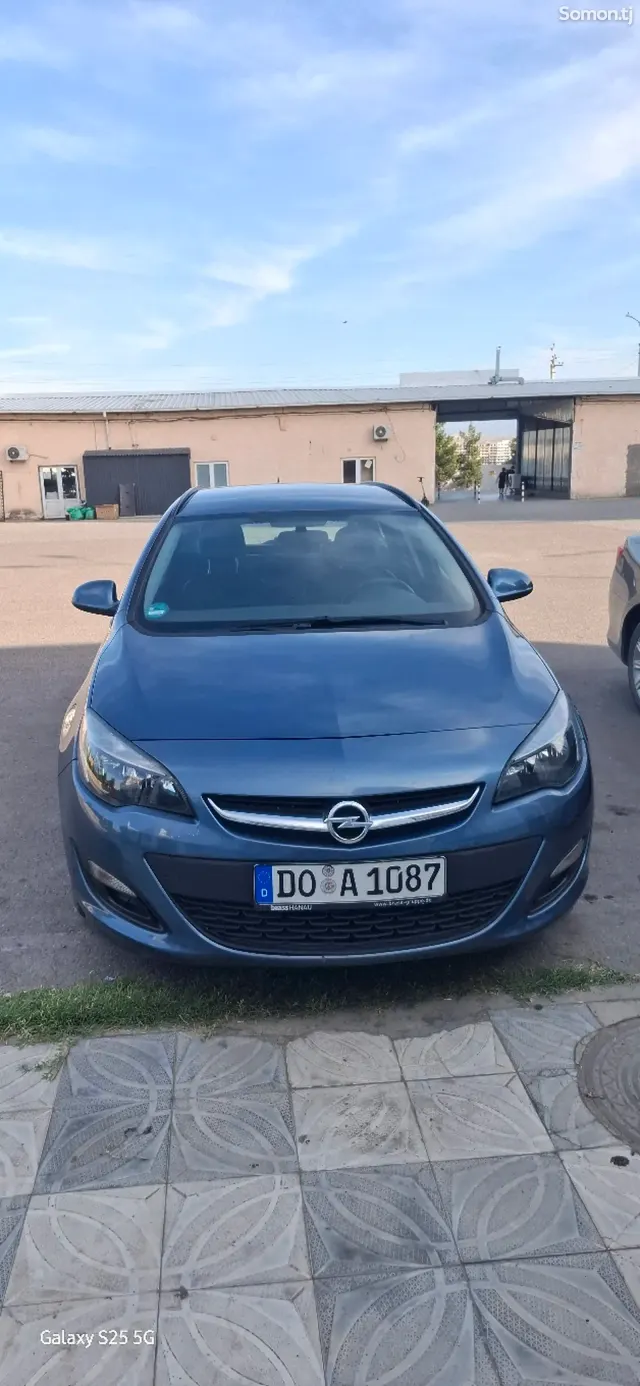 Opel Astra J 2015 · 1.4 MT