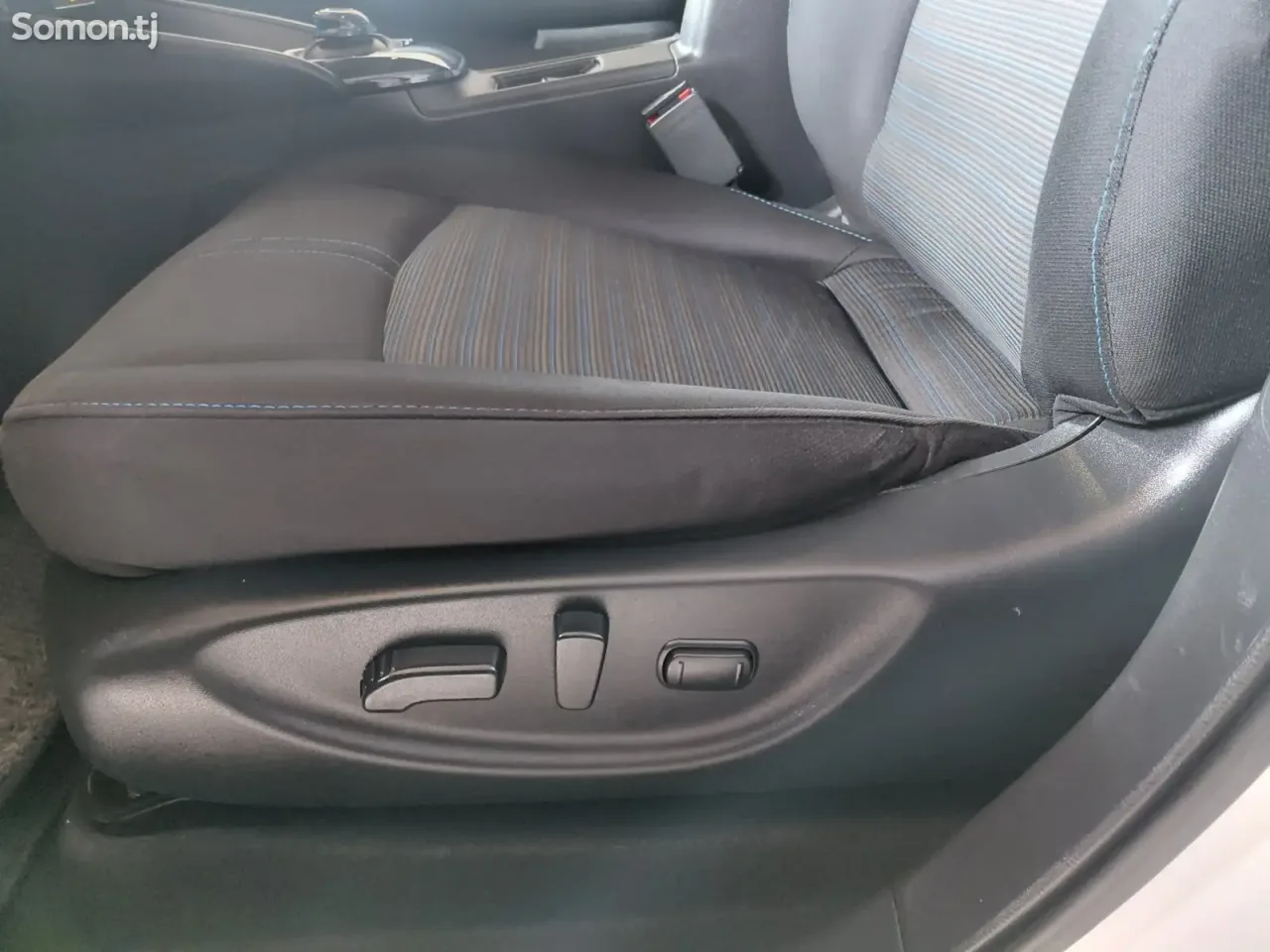 Nissan Leaf 2020 · AT