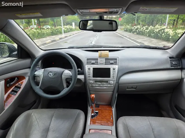 Toyota Camry 2011 · 2.4 AT